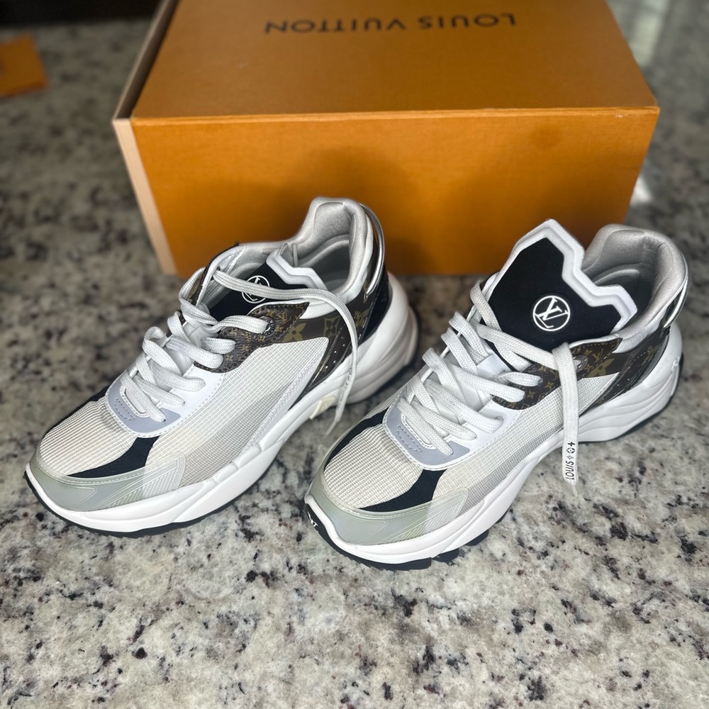 Louis Vuitton Run 55 Sneaker Women’s Size 39 lightly used